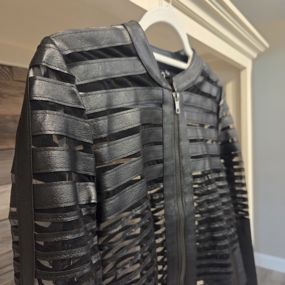 Windsor Black Striped Edgy Leather- Like Cropped Jacket- Very Flattering!! - Picture 7 of 15